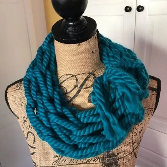 Mun and Me Fashion Handmade Knit Scarf Green Teal Chunky Infinity Scarves NWT - Picture 2 of 5